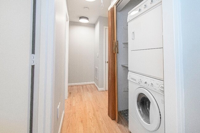 Building Photo - 118 Camelot Ct