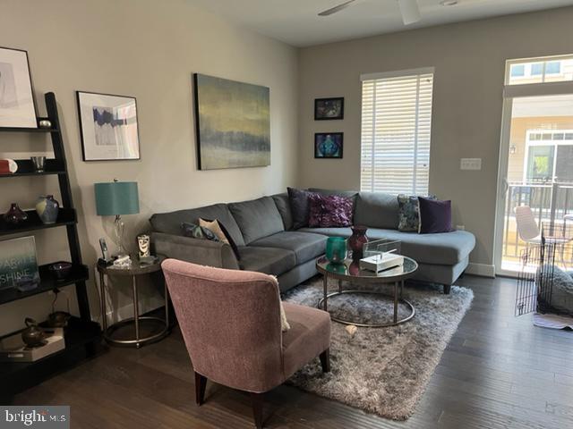 Building Photo - 404 Ironsides Square SE