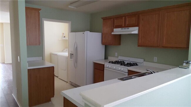 Building Photo - 525 Celery Loop