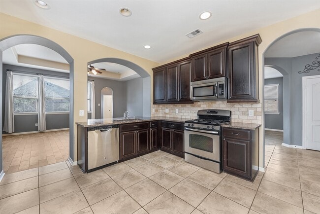 Building Photo - 204 Echo Brook Ln