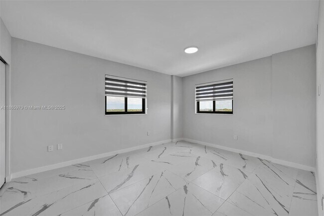 Building Photo - 840 NE 130th St