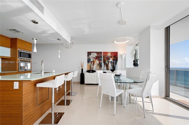 Building Photo - 5875 Collins Ave