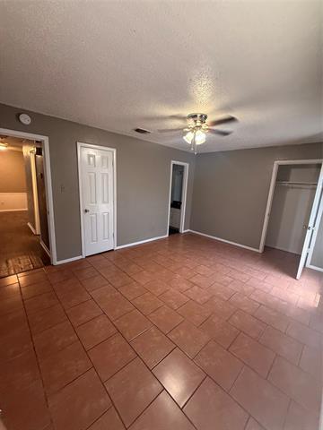 Building Photo - 708 E Pecan St