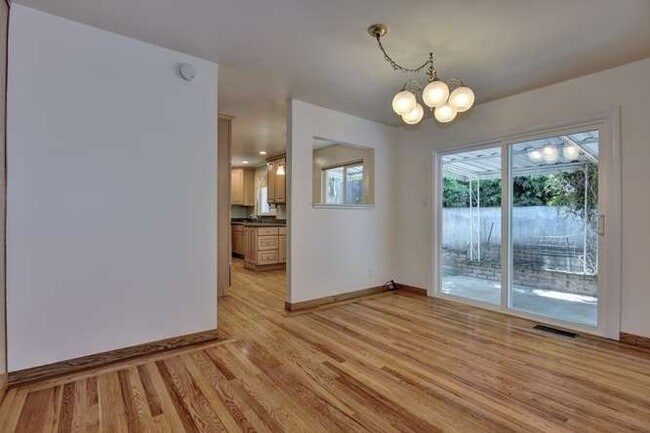 Building Photo - 3 bed 2 bath home for rent in San Mateo