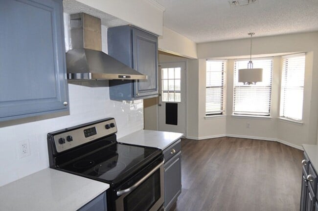 Building Photo - VIEW NOW/COMING SOON - Beautiful 3-2-2 in Saginaw with Quartz Counters & Large Backyard-Eagle MT-...