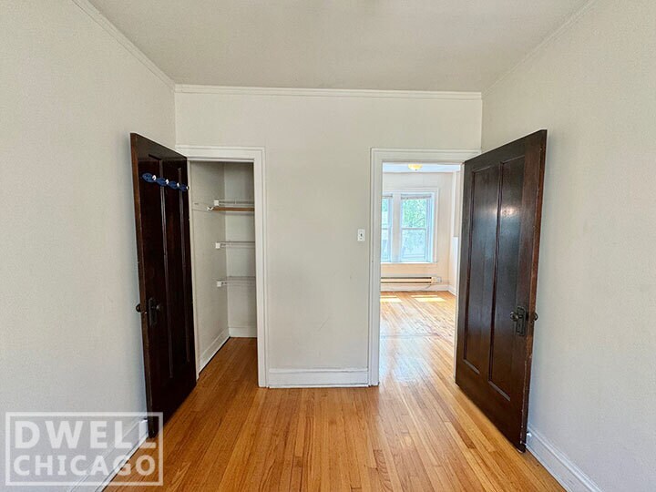 Building Photo - 3825 N Greenview Ave