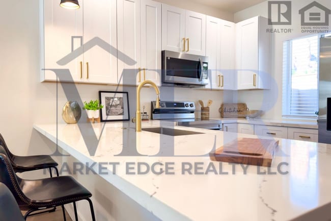 Building Photo - 165 Sugarloaf St