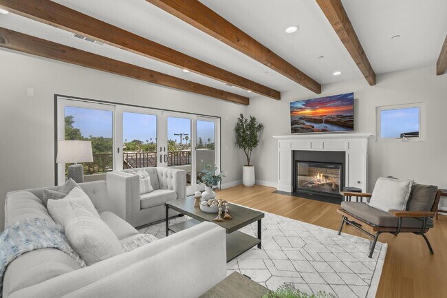 Building Photo - Stunning, Modern and Immaculate 3/BR 2.5/B...