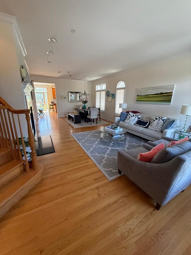 Building Photo - 2007 Alta Vista Ct