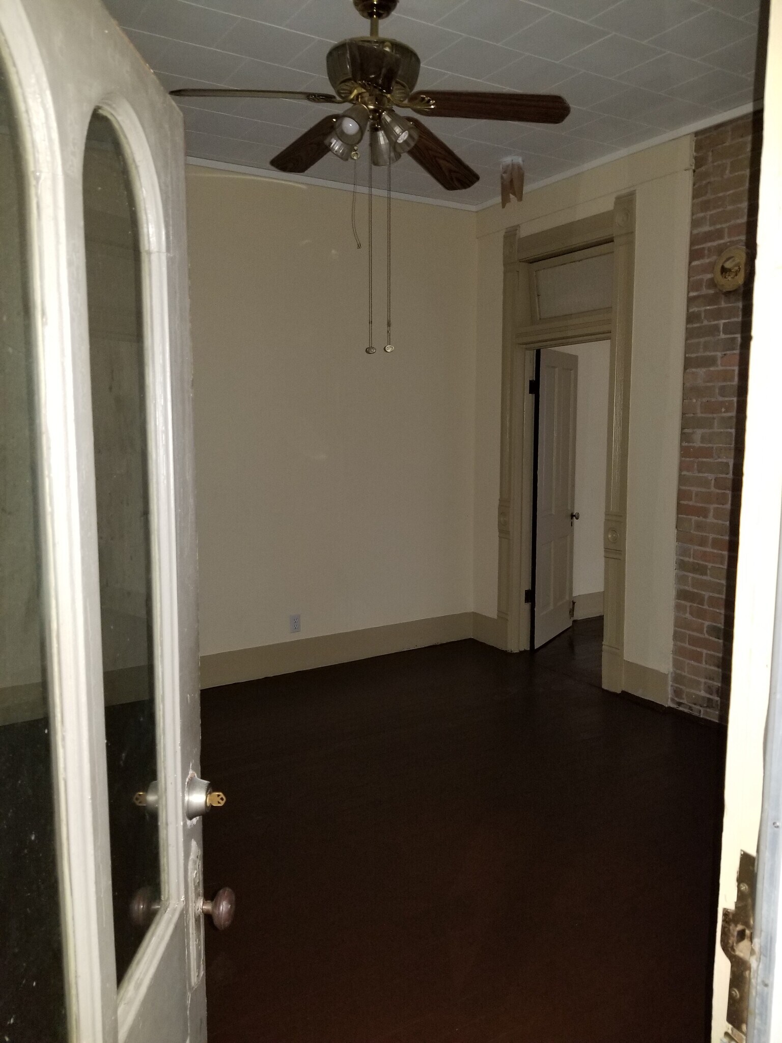 Building Photo - 619 Washburn St