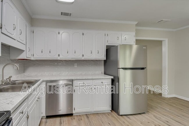 Building Photo - 2314 Rutherford Ave