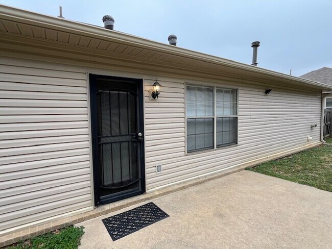 Building Photo - Nice 3 bedroom 2 bathroom Cabot, Arkansas Home