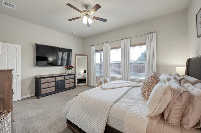 Building Photo - 679 Red Elm Ln