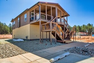 Building Photo - Woodland Park Townhome!
