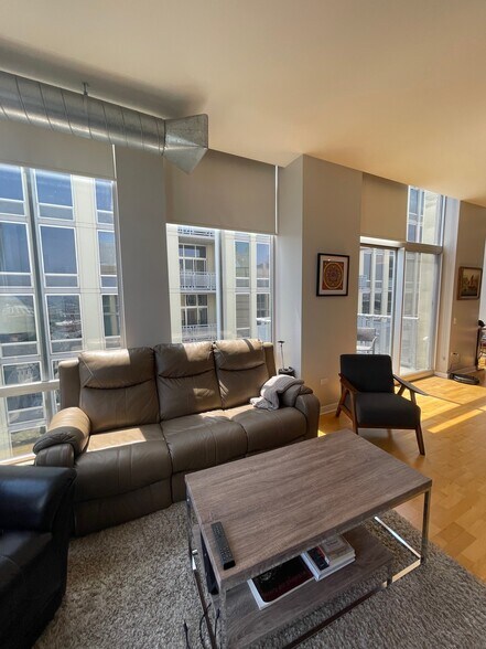 Living Room - 720 N Larrabee St Unit 1707