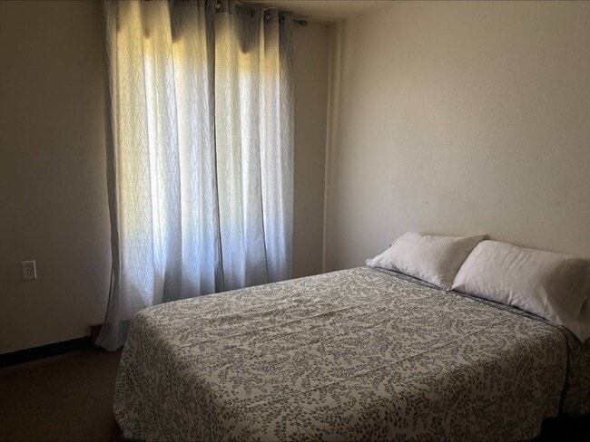 Building Photo - 601 Main St