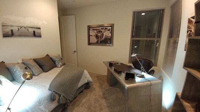 Bedroom Home 3 Twin/Office - 5928 Mafraq Ave NW