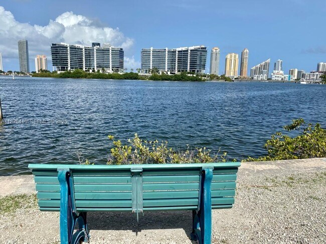 Building Photo - 3115 NE 184th St