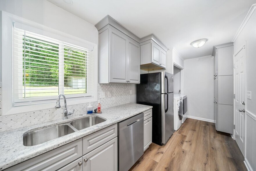 Building Photo - 4019 Flintridge Dr