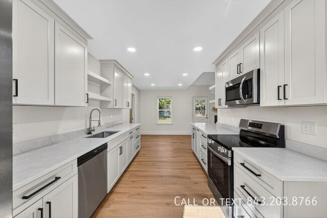 Building Photo - 955 Godber St