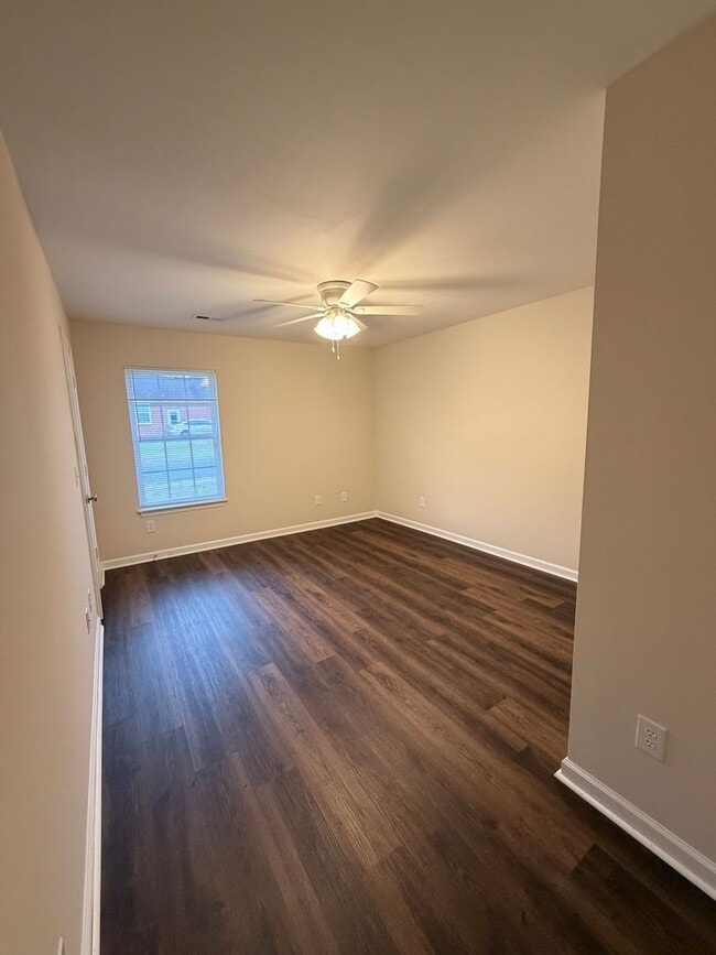 Building Photo - 110-112 Lyons Dr NW