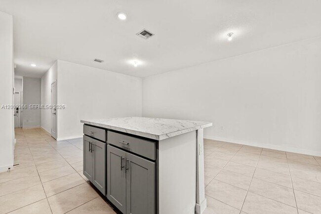 Building Photo - 1167 SW 7th Ct