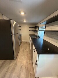 Building Photo - Beautiful Ground Level 2 Bedroom in Lakewood w/ In-Unit W/D!- Pets Welcome!