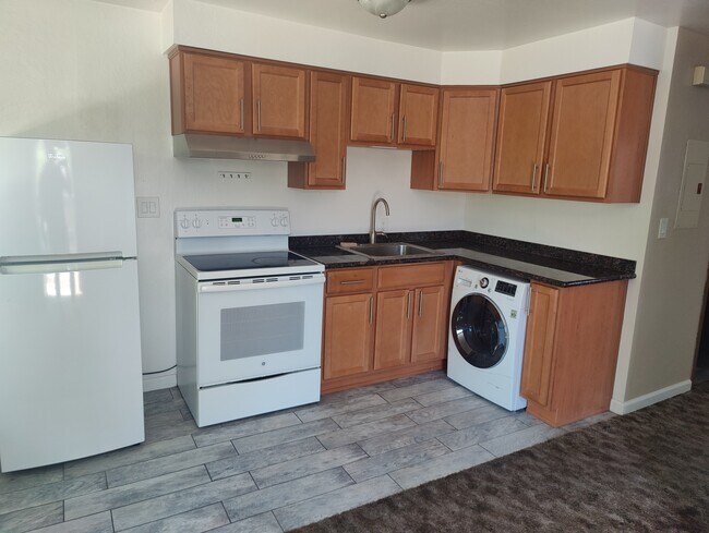 Building Photo - 248 College Ct