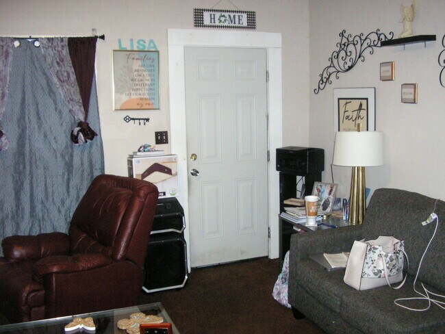 Building Photo - 1584 Collegeview Dr