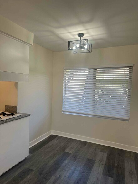 Building Photo - 2510 S Anchovy Ave