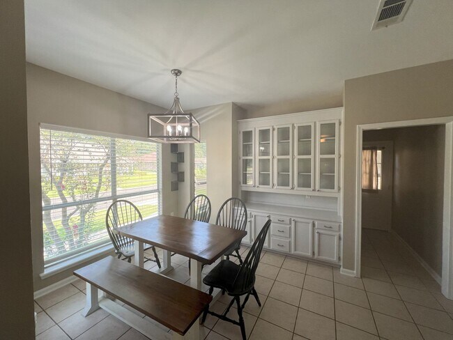 Building Photo - Woodlawn Estates