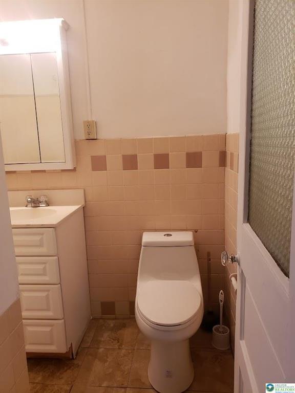 Building Photo - 915 S Front St