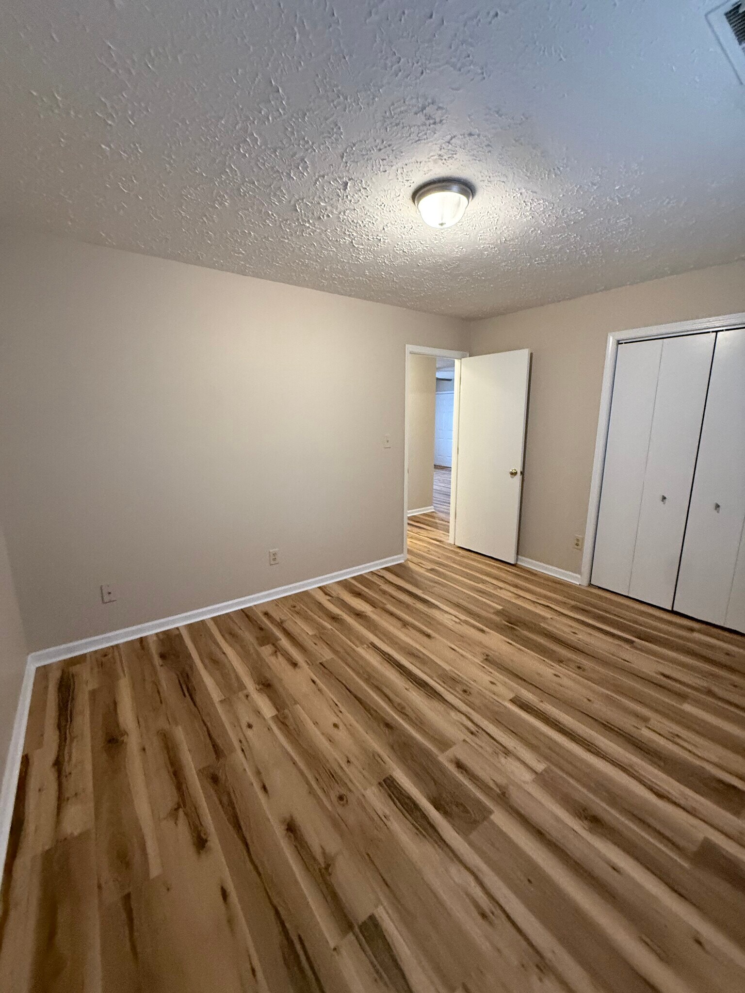 Building Photo - 719 Main St