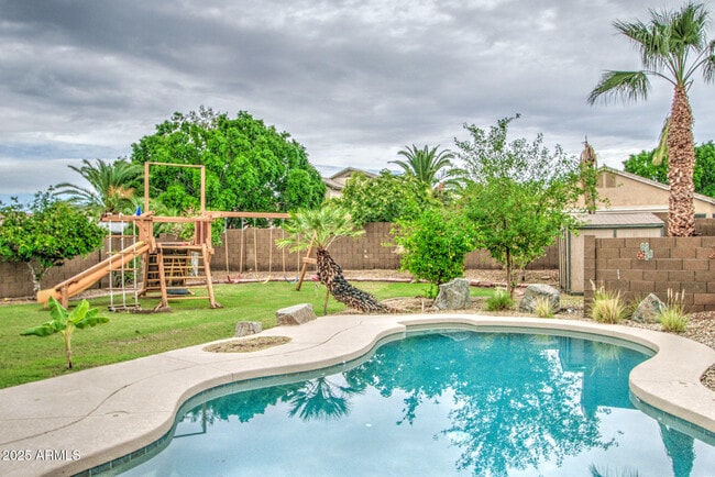 Building Photo - 3938 E San Pedro Ave