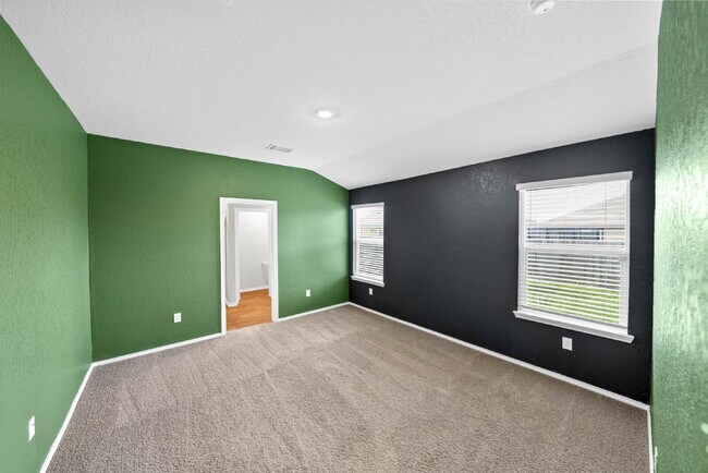 Building Photo - 3 Bedroom Rental in Convenient West San An...