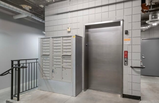 Building Photo - 360 Broadway