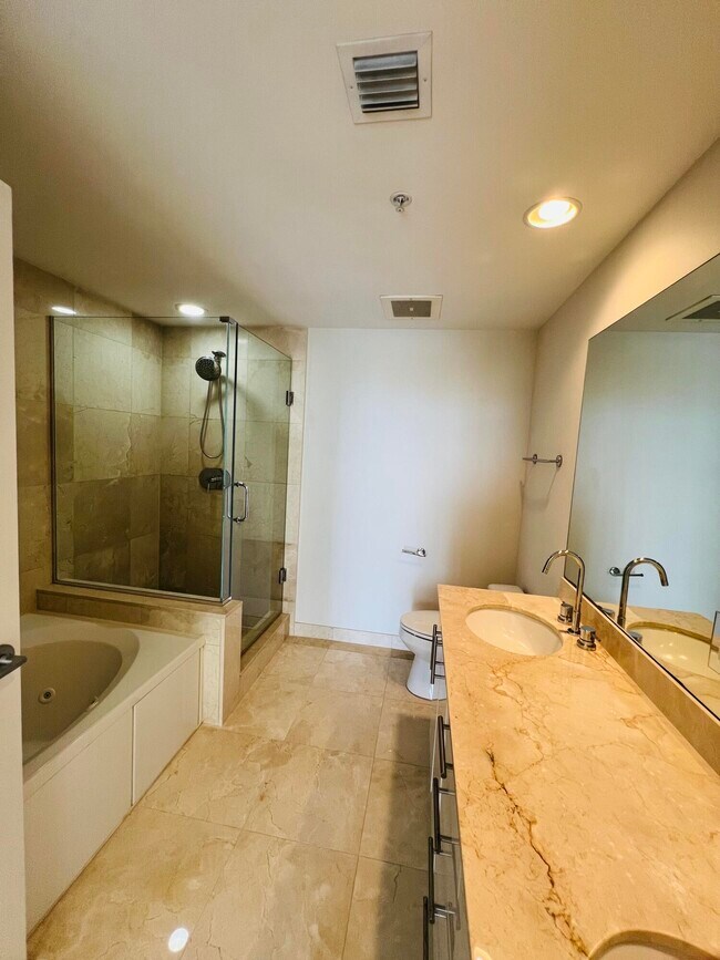 Building Photo - 550 Okeechobee Blvd
