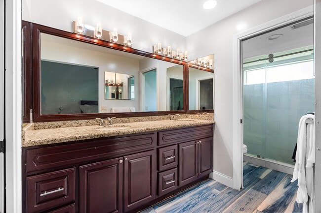 Building Photo - 5557 N Cameo Dr