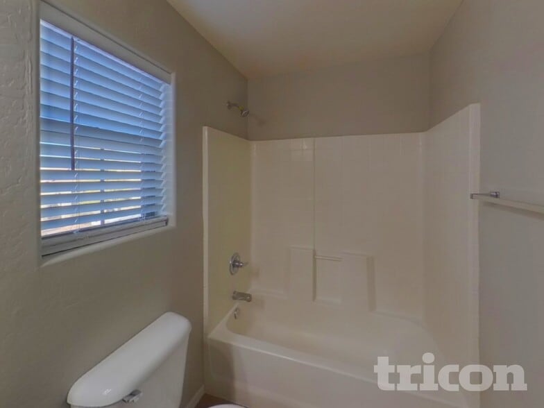 Building Photo - 8717 W Hammond Ln