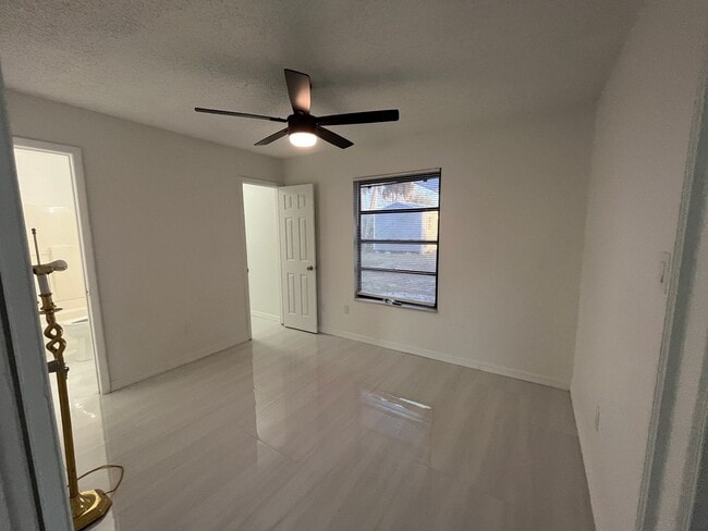 Building Photo - 18113 Cochran Blvd