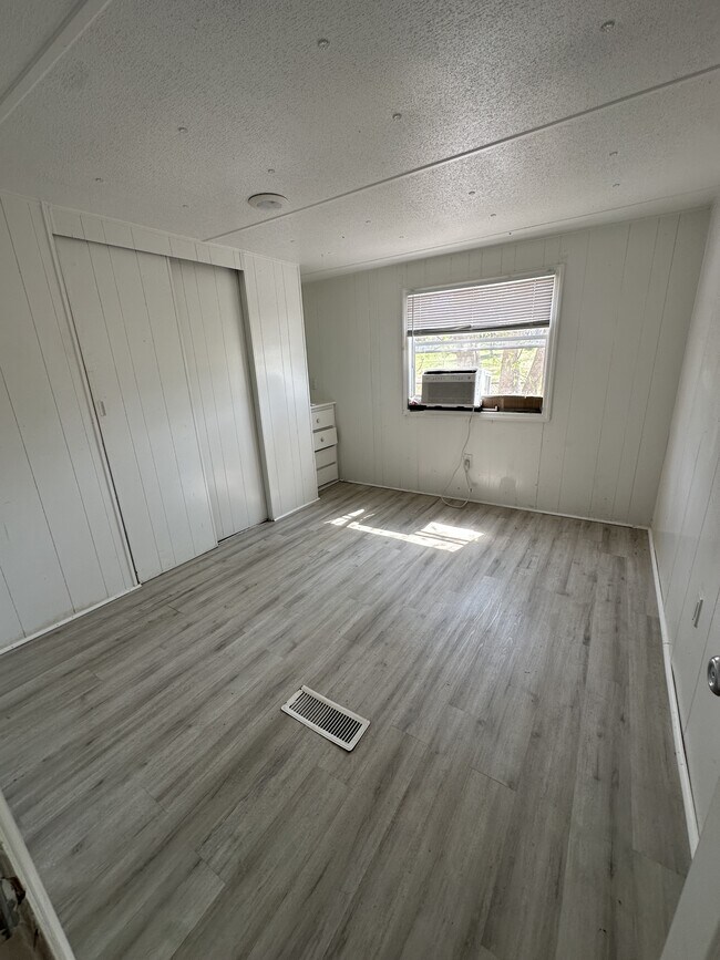 Building Photo - 7960 Reynolda Rd