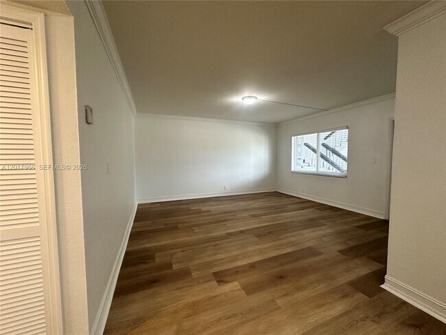 Building Photo - 1400 NE 56th St