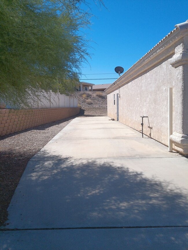 Building Photo - 2892 Daytona Ave