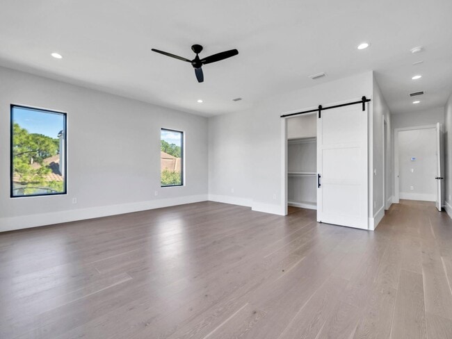 Building Photo - 330 Kelly Plantation Dr