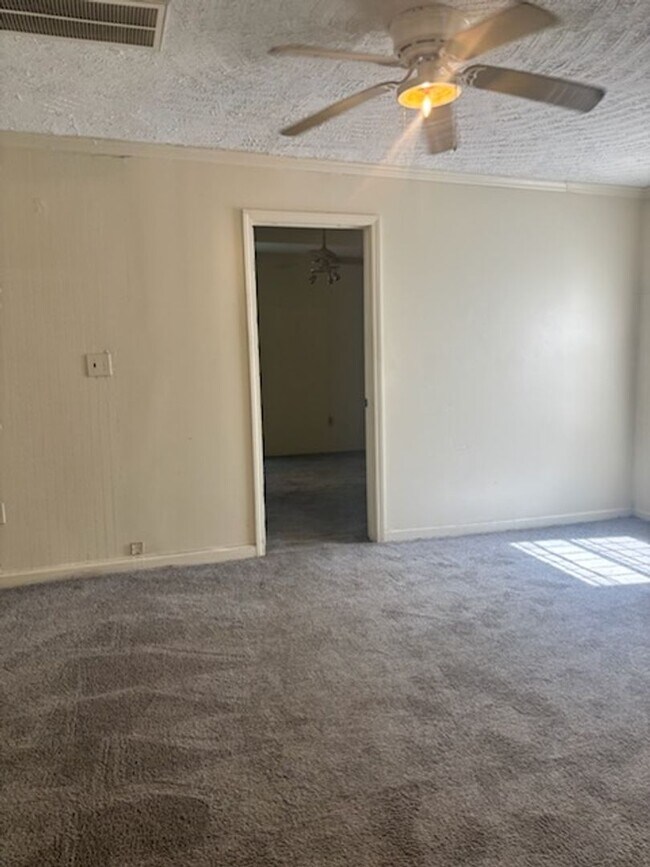 Building Photo - 1430 Dianne Dr