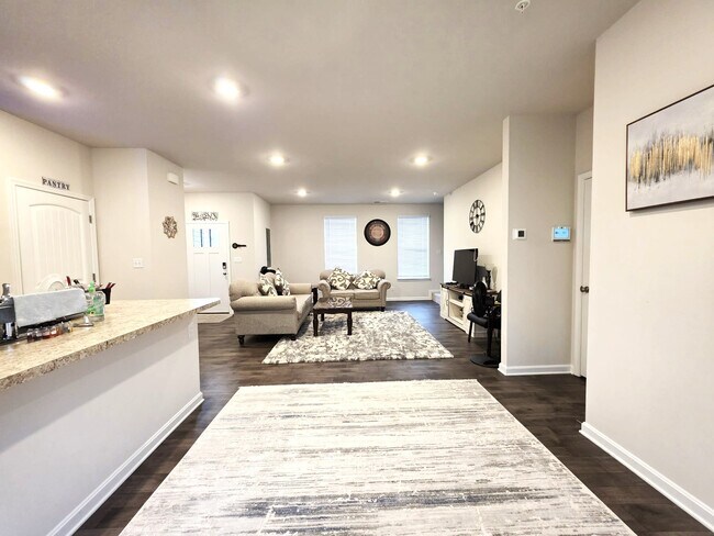 Building Photo - 407 Stream Valley Ct