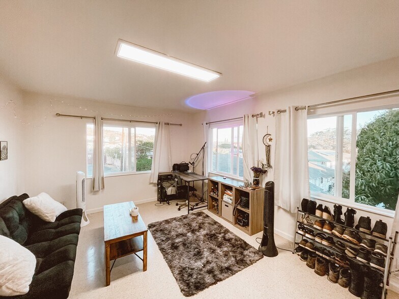 Building Photo - 2249 Seaview Ave
