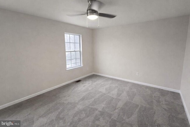 Building Photo - 5605 Larson Ct