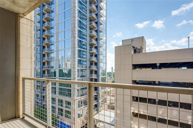 Building Photo - 54 Rainey St