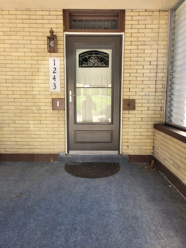 Building Photo - 1243 Hillsdale Ave